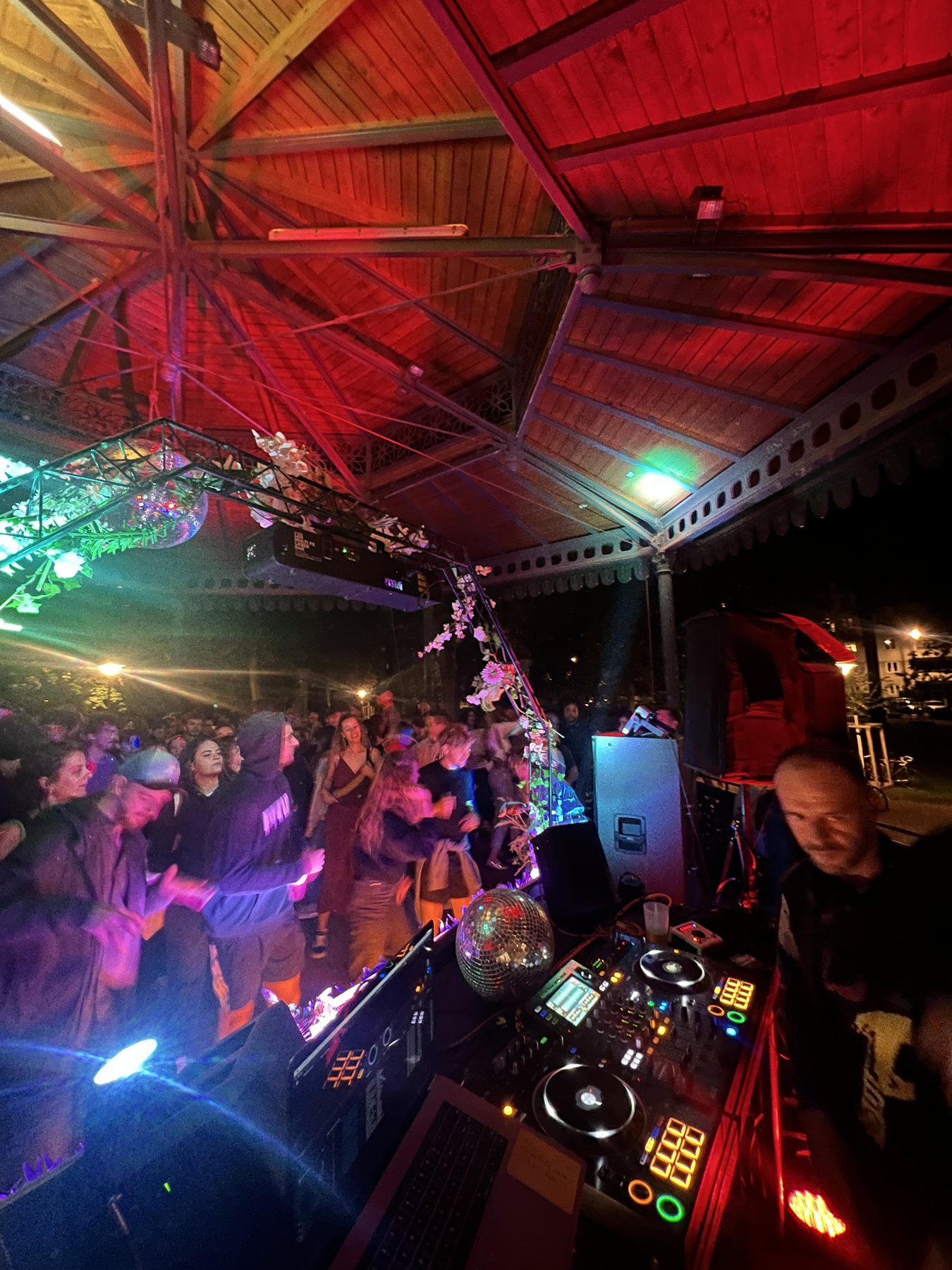 DJ booth open air Park'n'Sound — Bloom Events