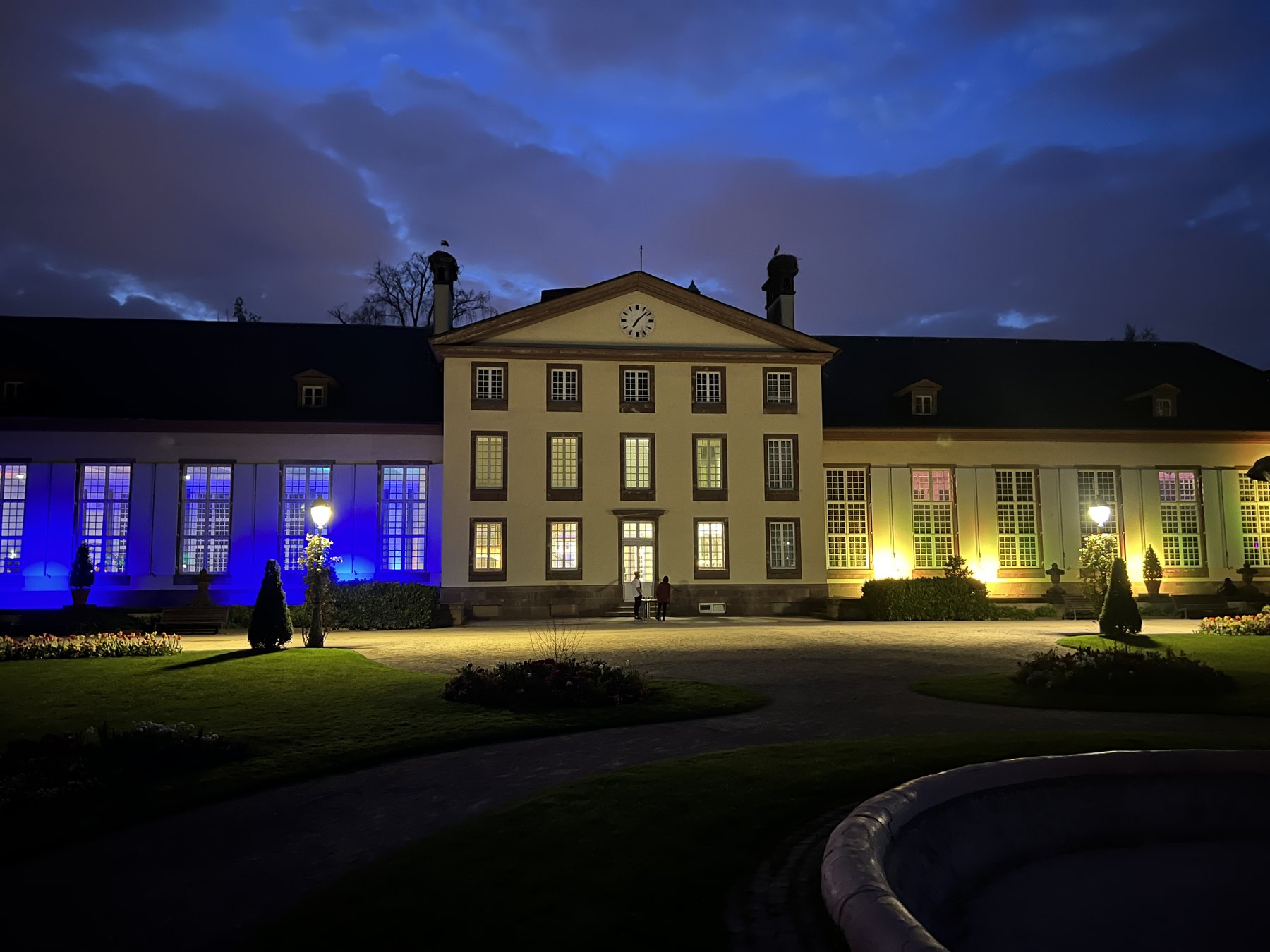 Façade de lieu mise en lumière pour ouverture officielle