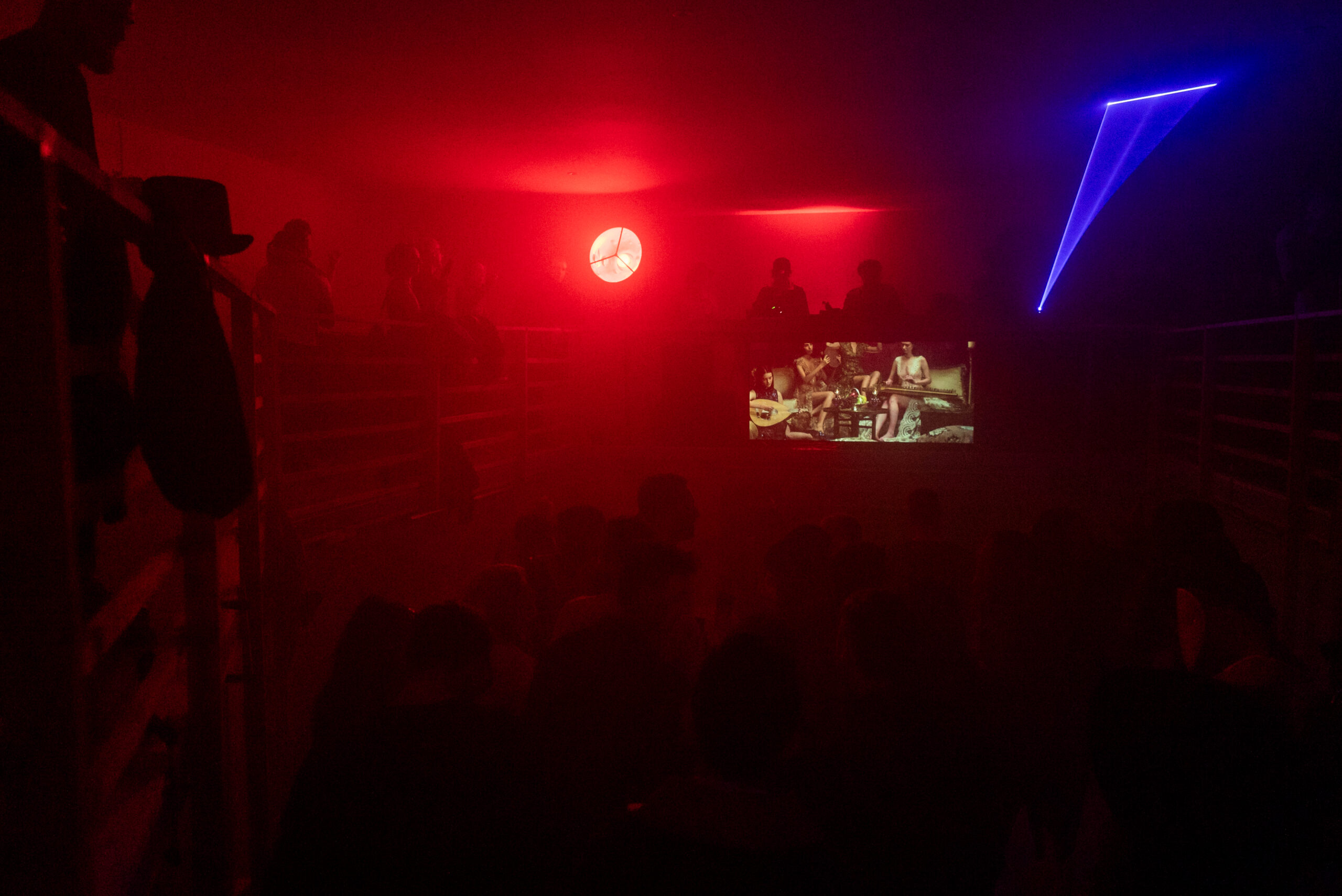 Stage Halloween Undersound avec lumière rouge et bleue